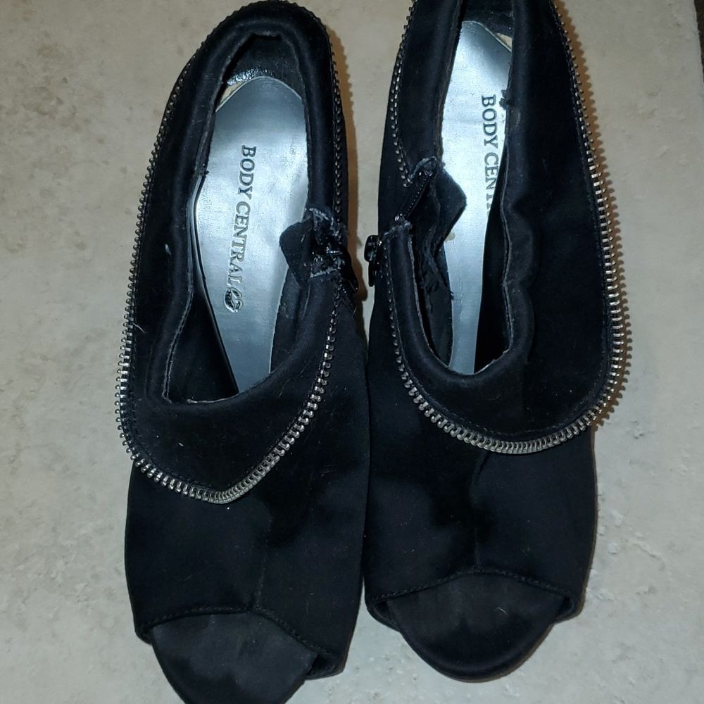 Body Central black 4 in heels - Picture 8 of 8